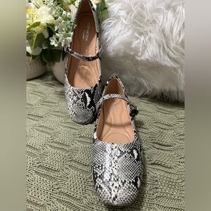 TOP Moda Black & White Snake-Print Mary Jane Flats